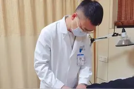 下床都费力，杭城女白领一日三餐都在床上解决！医生：这病很常见，但至今仍是个谜图片