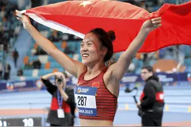 （体育）田径——室内亚锦赛：何巫呷女子3000米摘银图片