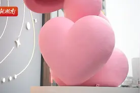 长沙街头 爱意浓浓图片