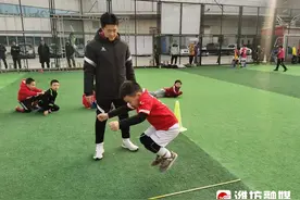 旋转、跳跃……孩子们动起来！图片