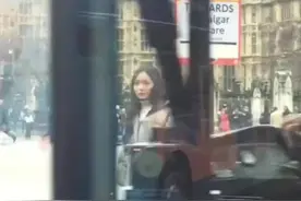 30秒｜8年前闯入镜头中的路人竟然成了自己的丈夫 女子晒奇遇引上百万网友“围观”图片