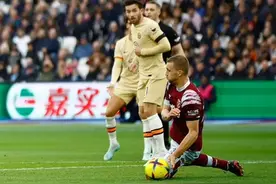 手球漏判、越位判错，英超VAR裁判的判罚引起巨大争议图片