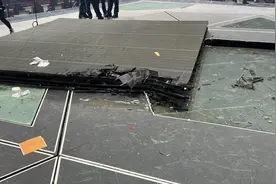 被坠落大屏幕砸中，事隔半年，Mirror演唱会重伤舞者终于能走图片