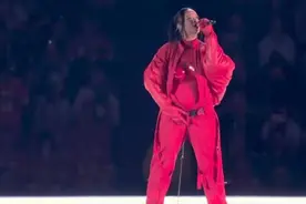 酋长逆转击败老鹰四年两夺超级碗，蕾哈娜二胎孕肚献艺中场秀图片