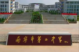 南宁二中回应可带宠物上学：每班限一只，有养宠公约图片