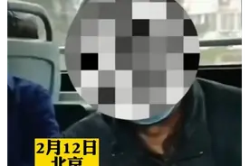 男子乘坐公交车没让座，被大爷怼：现在的年轻人非常糟糕图片