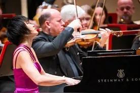 4个半小时马拉松式演出，钢琴家王羽佳惊艳“狂飙”全套拉赫图片