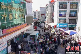 “罗萨扎西德勒！” 西藏藏历新年年货市场商户话新春图片