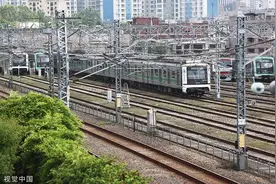 韩媒：亏损严重，首尔拟将地铁免票年龄从65岁提高到70岁图片