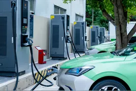 充电桩江湖混战：比亚迪和特斯拉“狂蹭”蔚来，私桩共享真能赚钱？图片