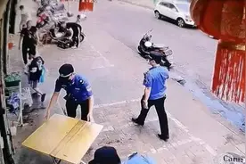 马上评｜一张小书桌究竟影响了什么市容？图片