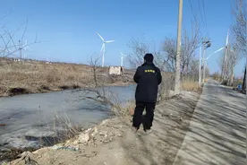 杨家泊镇：守护美丽河道 网格员在行动图片