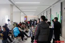 9岁男孩寒假近视度数猛涨200度，医生建议开学进行全面眼健康检查图片