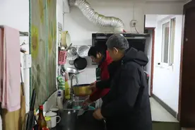 从青丝到白发，金山这对夫妻恩爱携手走过半个世纪图片