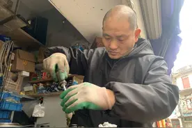 坚持35年，自掏腰包50多万，温岭这位锁匠用“钥匙”打开了他们的心门图片