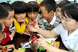 四部门明确：中小学校内不开超市小卖部 校园周边不能卖烟卖酒图片