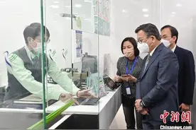 香港官员呼吁市民尽快办理电话卡实名登记图片