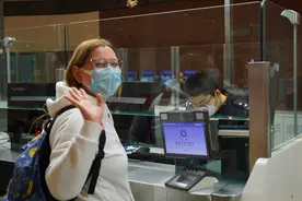 大兴机场边检站全力保障复航后首个洲际航班图片