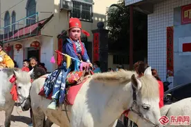莆田涵江洋尾村“跑廿六” 踏马迎春闹元宵图片