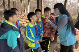 周口店遗址来了“小小考古学家”，挖出的“宝贝”可以带回家图片