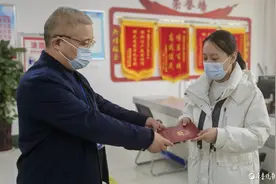 聊城市不动产登记中心颁发全市首本地下车位不动产权证图片