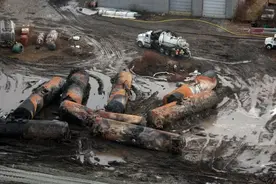 红星深度丨年均1700起火车脱轨的美国铁路：依赖19世纪设计的制动系统，监管漏洞百出图片