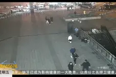 大片既视感！西安警察夫妻街头“狂飙”擒贼图片