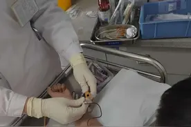 10岁男孩捐髓救母：“为了救妈妈，我什么都不怕”图片