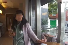 女子遭遇电信诈骗，公安民警及时劝阻图片