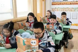 不到3岁近视就达800多度！“小眼镜”扎堆眼科门诊，医生有话说图片