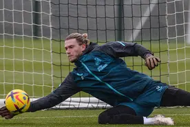 “黄油手”卡里乌斯有望复出，在联赛杯决赛挑战曼联图片