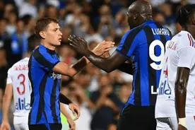 卢卡库：巴雷拉是我生涯最好的队友之一，我愿意跟他上战场图片