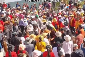 云南人有聚会就有打跳 凤庆茶花节众人打跳氛围拉满图片