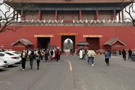 故宫现场不售票，60周岁以上老人不会网上预约怎么进？官方：可到窗口咨询是否有余票图片