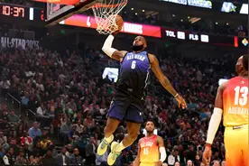 拿着“小抄”还选错人，NBA全明星正赛“选秀”笑料不断图片