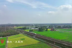 成都崇州：坐上小火车 奔赴春天里图片