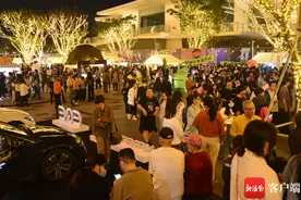 原创组图 | 品一杯咖啡，看一场露天电影……打卡海口湾世纪海角商业街享受慢生活图片