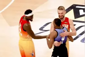 福克斯谈表现：我只想表达我自己，但有时候会错过机会图片