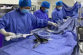 爹爹走几步就胸口疼，检查后才知心脏血管堵塞严重图片