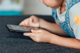 日本一项调查：“手机育儿”对孩子成长影响有限图片