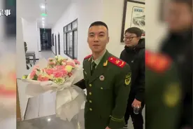 入伍900天第一次休假，武警战士给妈妈准备了一个惊喜……图片