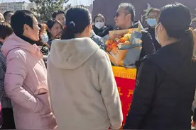 两面锦旗！ 济南高新区实验中学用心育人获家长点赞图片