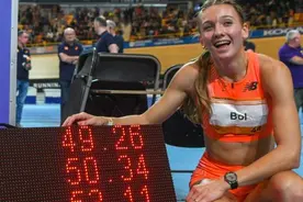 女子室内400米、男子铅球、男子室内300米  国际田径赛场连破世界纪录图片