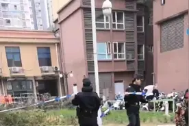 男孩在顶楼玩耍疑因踩空从32楼坠亡？再次敲响警钟！图片