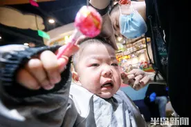 闹闹笑笑剃龙头，召唤新年好彩头图片