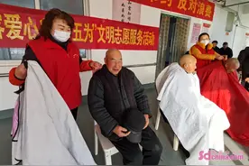菏泽鲁西新区陈集镇：爱心义剪“姐妹花”引领文明新风尚图片