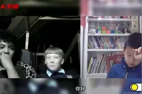 10岁男孩用九九乘法表征服老外  近日，湖南一位10岁男孩在聊天室同国外同龄人聊天，对方提问：你聪明吗？擅长数学吗？下一秒被“九九乘法口诀表”震惊，背出七七四十九时勉强夸赞，说出九九八十一时大喊：你太聪明了。 10岁男孩连线外国男孩聊天走红   AB视频图片