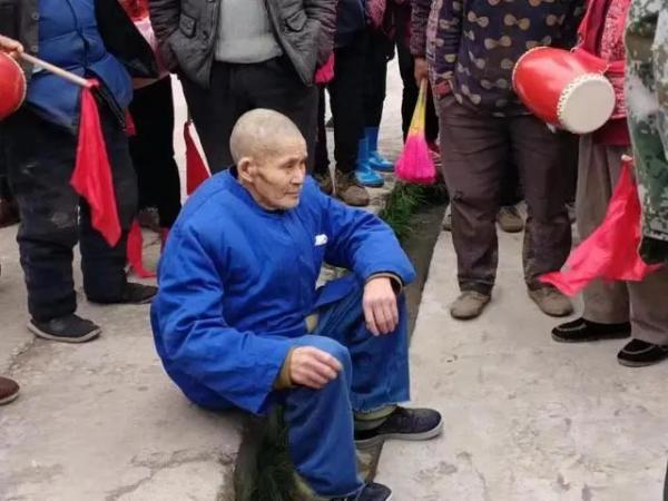 老人被确认车祸死亡，11年后“死而复生” 当年被火化的是谁？