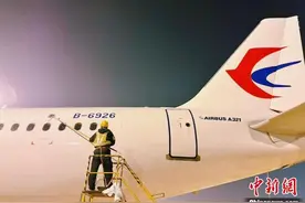 航空业复苏 “飞机搓澡工”也忙碌起来图片