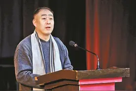 小剧场京剧《吝啬鬼》小花脸站上舞台中央图片